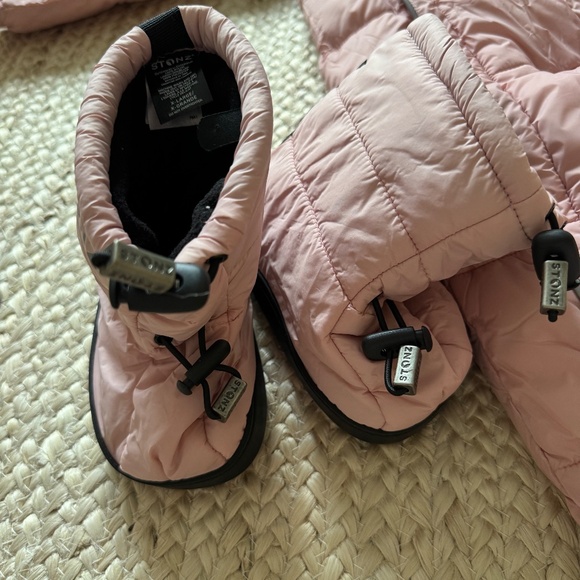 STONZ Bundle 18-24M - 2-in-1 Snow Suit, Puffer Booties, and Fleece Hat for Baby - Picture 5 of 10